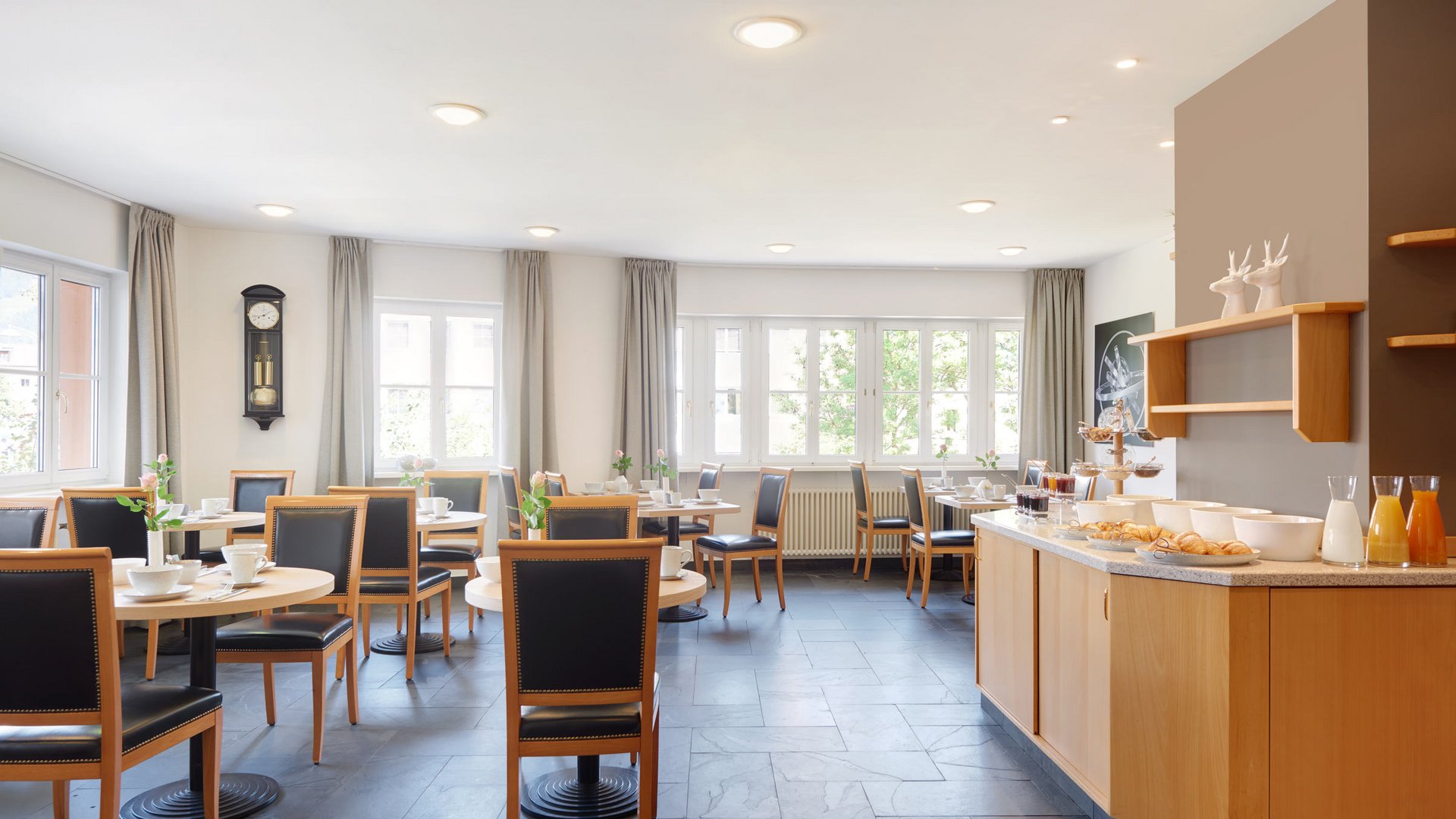 Frühstück im Hotel (Bruneck, Südtirol) Frühstück im Hotel (Bruneck, Südtirol)