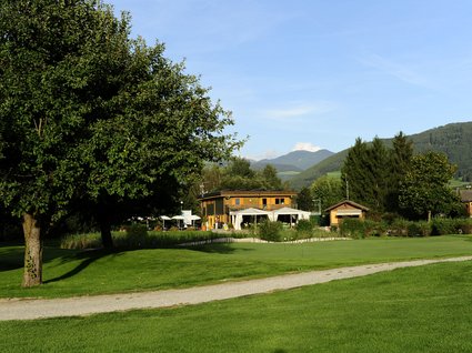 Golfen in Südtirol auf der Sonnenseite der Alpen Golfen in Südtirol auf der Sonnenseite der Alpen
