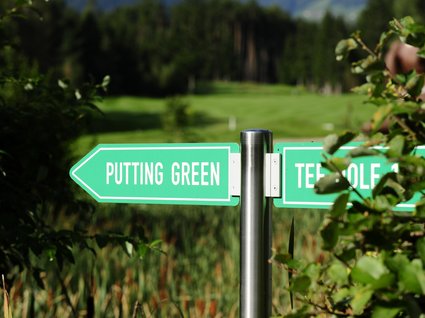 Golfen in Südtirol auf der Sonnenseite der Alpen Golfen in Südtirol auf der Sonnenseite der Alpen