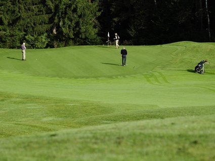 Golfen in Südtirol auf der Sonnenseite der Alpen Golfen in Südtirol auf der Sonnenseite der Alpen